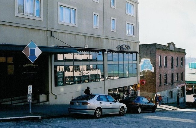 Building Photo - Market House