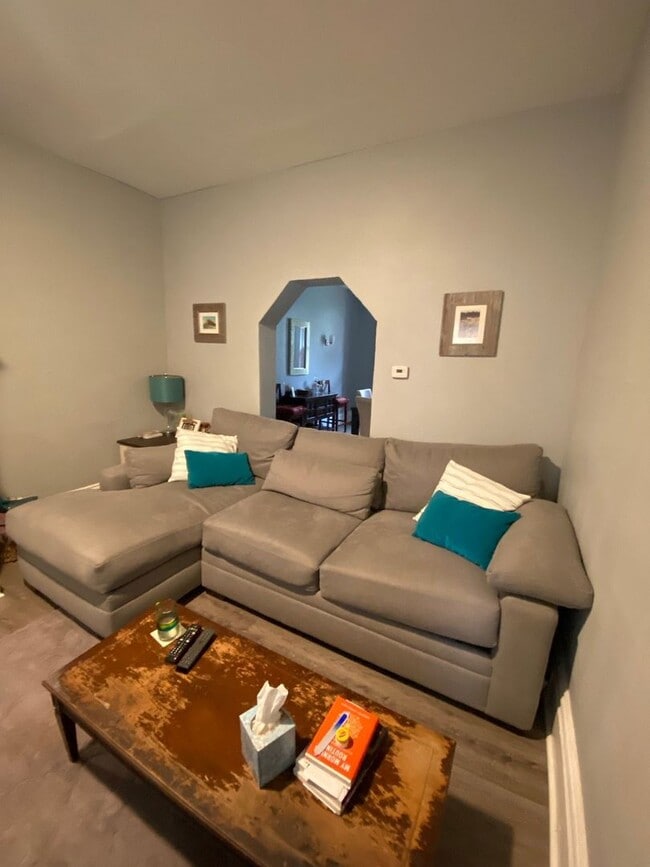Building Photo - Available July 2024- Beautiful Remodeled H...
