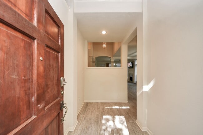 Building Photo - 1123 Spinnaker Way
