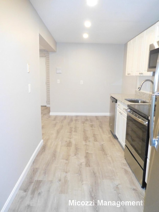 Building Photo - 392 Langley Rd