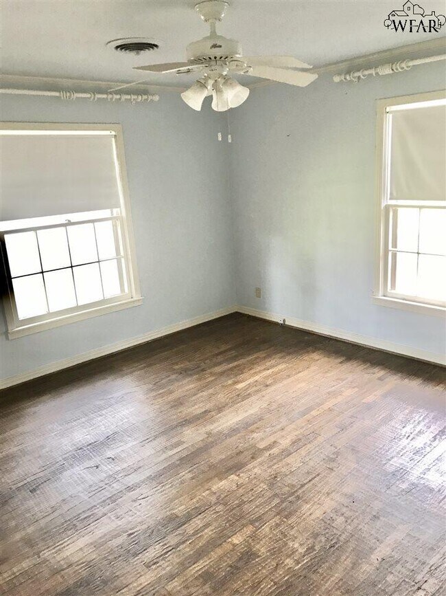 Building Photo - 2409 Farington Rd