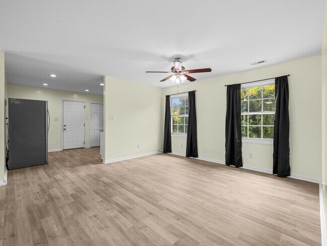 Foto del edificio - 103 Oakwood Ct