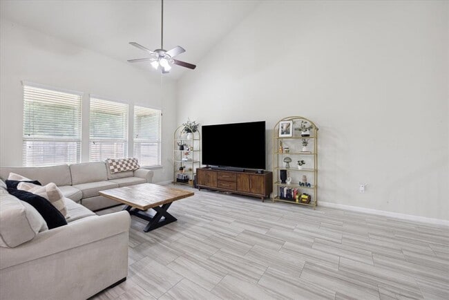 Foto del edificio - 10053 Aly May Dr