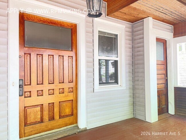 Foto del edificio - 2br 1BA Upper Level Duplex with Garage. Se...