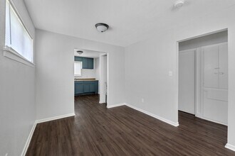 Building Photo - 5708 Pickfair St