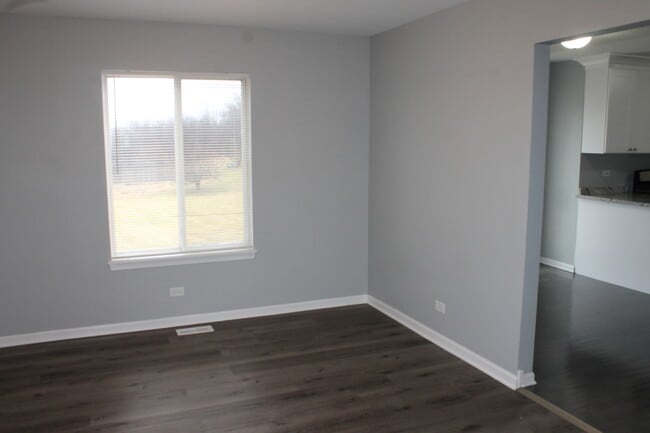 Building Photo - 1253 E Essex Ct