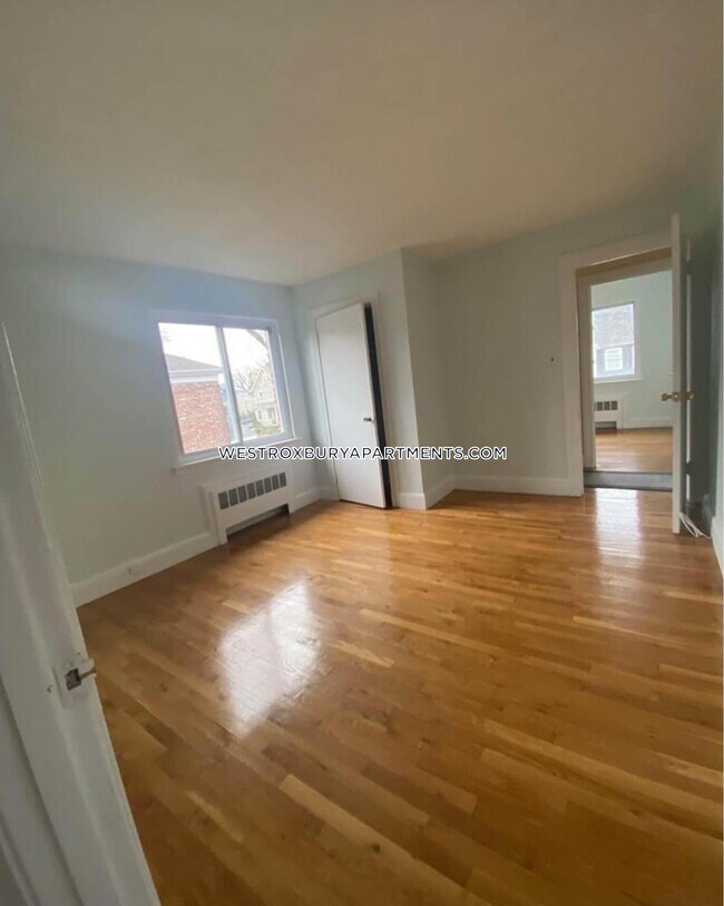 Building Photo - 24 Sparrow St