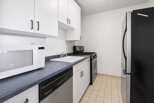 Building Photo - 8 Whittier Pl
