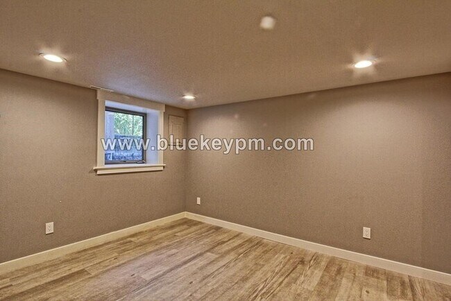Foto del edificio - 2 Bed, 1 Bath Unit in Laurelhurst Plex