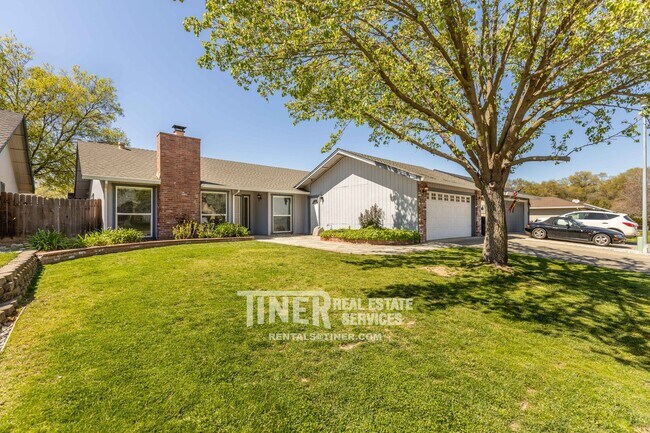 Foto del edificio - 8052 Phoebe Way