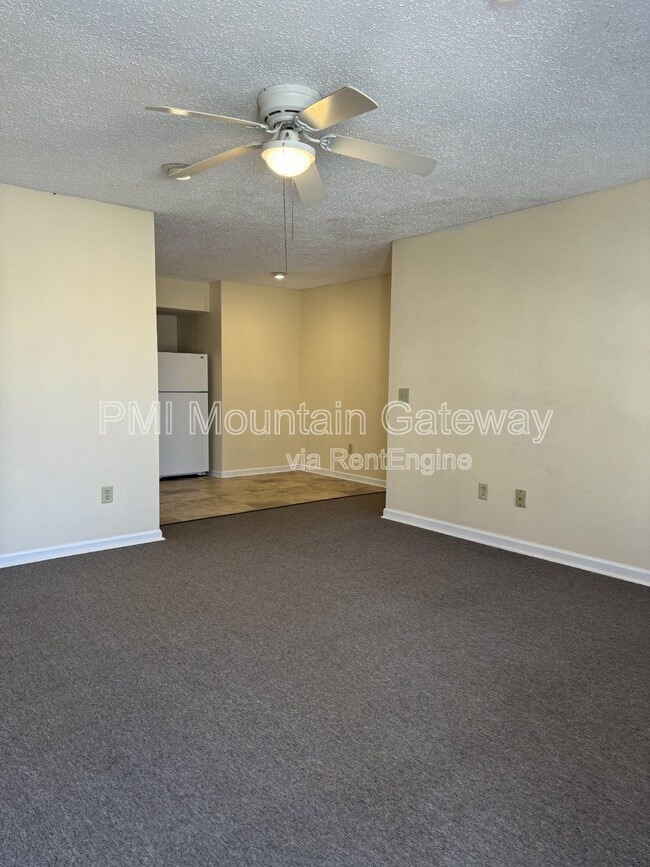 Building Photo - 82 Primrose Dr