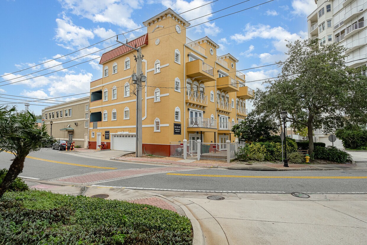 Foto principal - 97 Brevard Ave