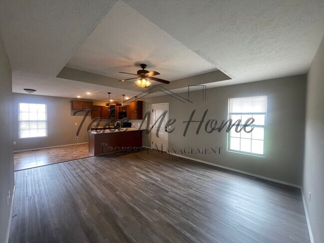 Building Photo - Updated Home in Ozark!