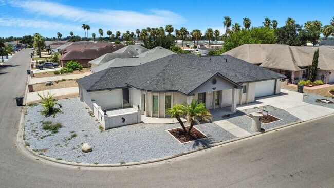 Building Photo - 715 Lake View Dr