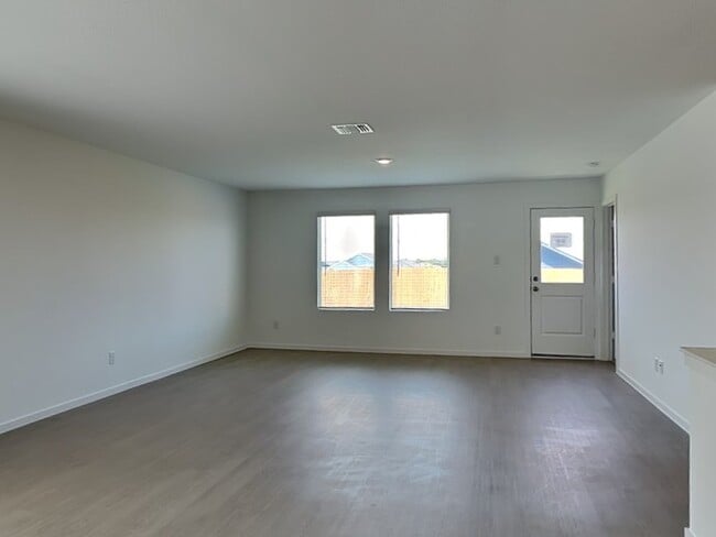 Building Photo - 3707 Longleaf Dr
