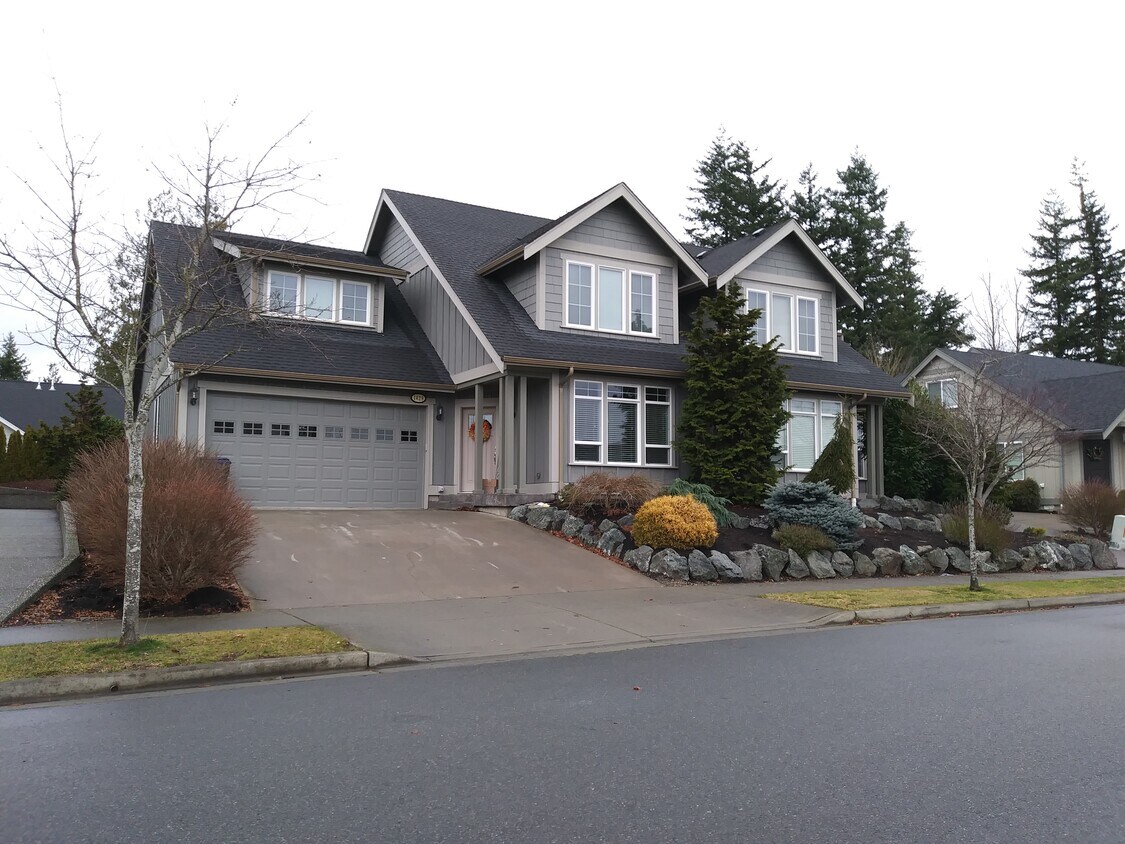 3BM DUPLEX IN QUIET NEIGHBORHOOD - 1429 Foxtail St
