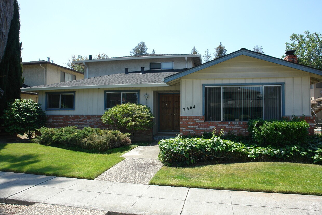 Primary Photo - 3664 Greenlee Dr