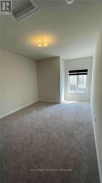 Photo du bâtiment - 221 Clockwork Dr