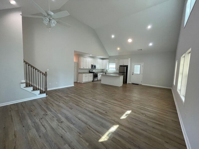 Foto del edificio - 5 Bed Home Available August 2026!