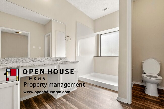Foto del edificio - 831 Foxridge Dr, Arlington