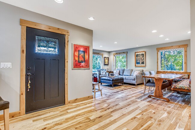 Foto del edificio - 1221 Commercial St