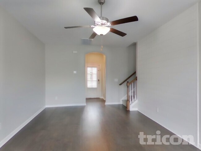 Foto del edificio - 704 Finse Dr