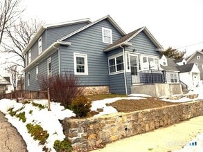 Building Photo - 108 Wilson St