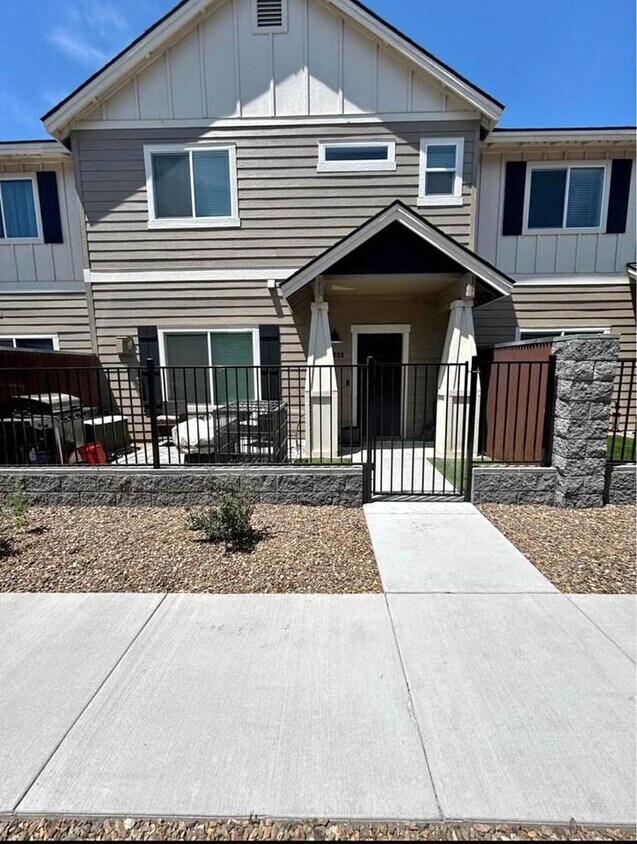Foto principal - 12253 Solid Rock Dr