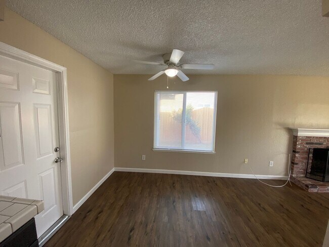 Foto del edificio - Nice SW Visalia home available in a great ...