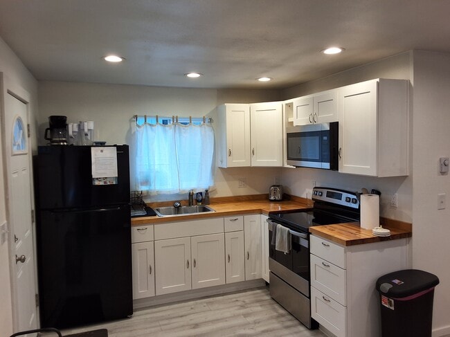 Building Photo - 720 S Southern St