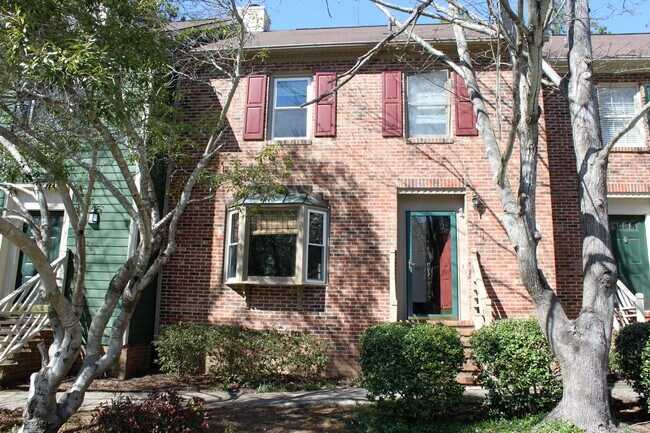 Building Photo - 3211 Coachmans Way