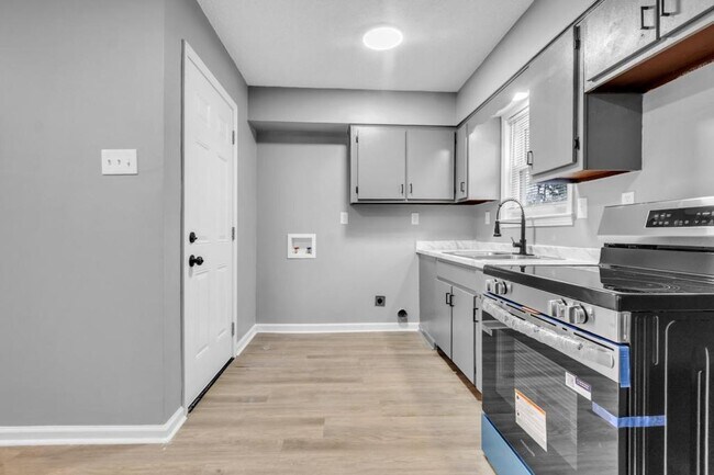 Building Photo - 4951 Shayne Ln