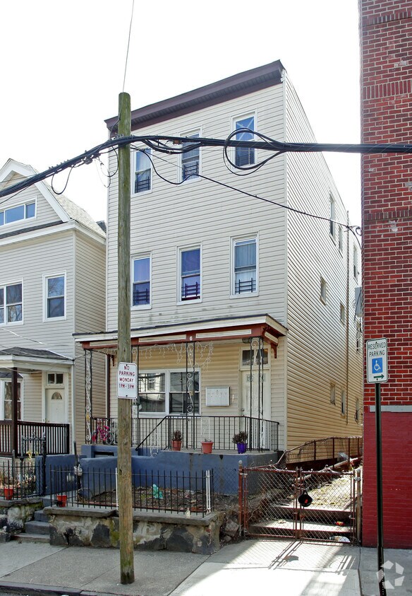 Building Photo - 8 Lafayette Pl