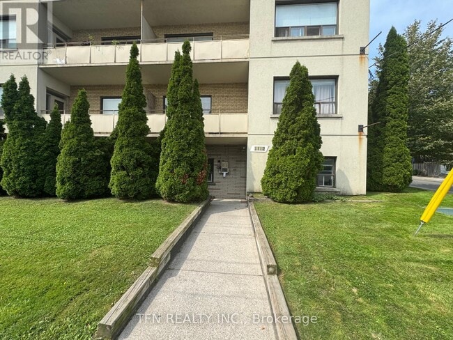 Building Photo - 1112-1112 Avenue Rd