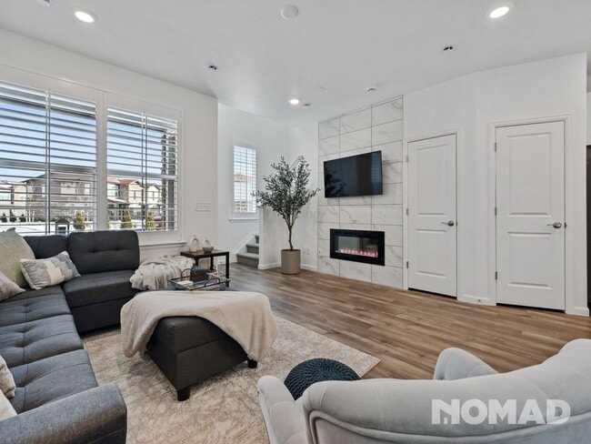 Building Photo - 2 Bedroom Townhome in Highlands Ranch