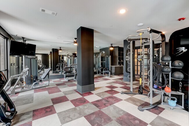 Gimnasio abierto las 24 horas: entrena cuando quieras. No necesitas pagar una membresía de gimnasio, aquí tienes todo lo que necesitas. - Linz Holly Springs