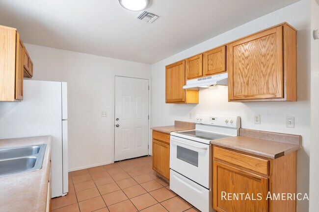 Building Photo - 1107 W Sonora St