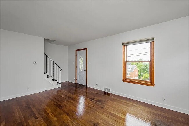 Sala de estar - 20 Locust Ln