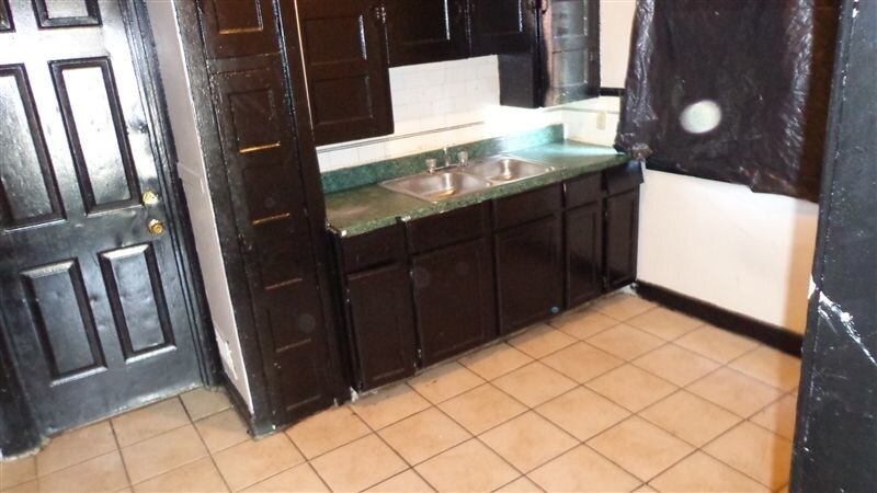 Building Photo - 2 br, 1 bath  - 14337 Glenfield St Upper