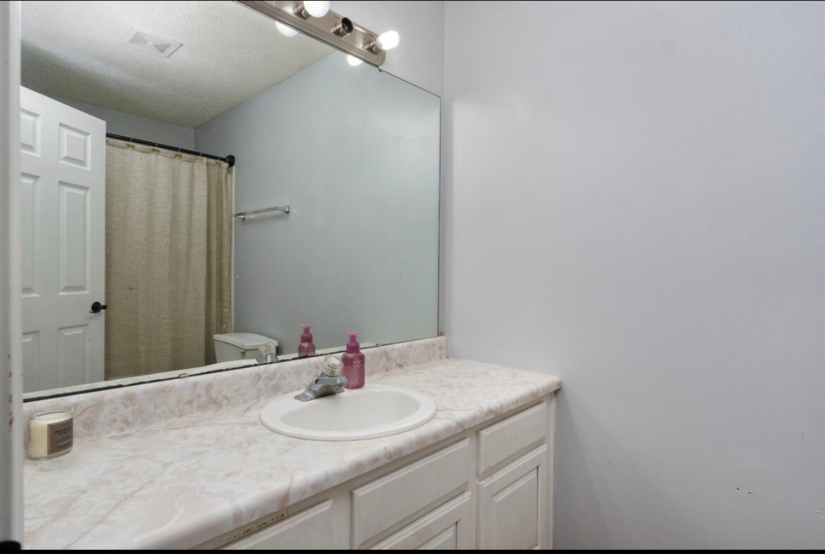 Foto principal - 4346 W Madison St