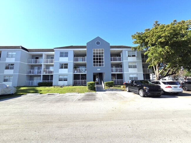 Foto del edificio - 8560 SW 212th St