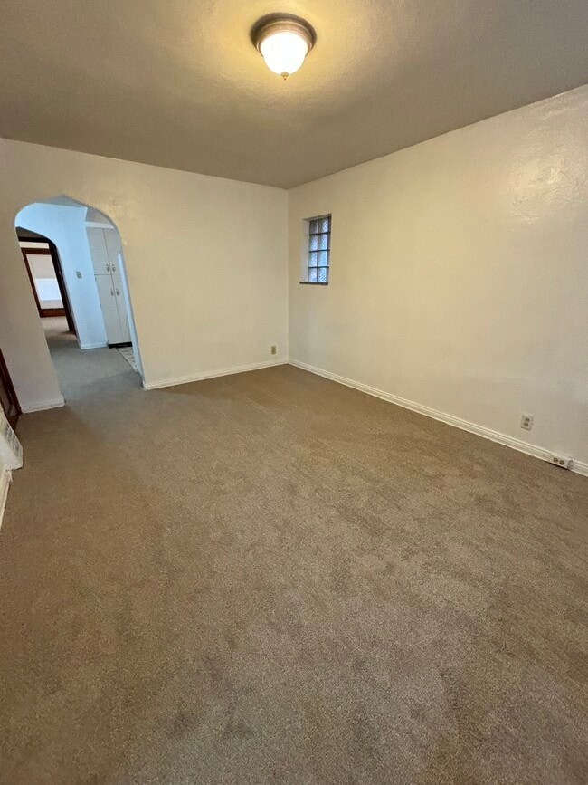 5318 Living Room - 5318 Miami St