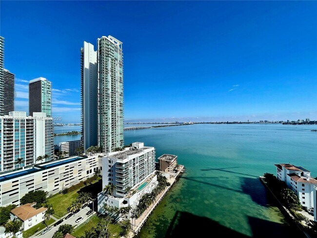 Foto del edificio - 460 NE 28th St