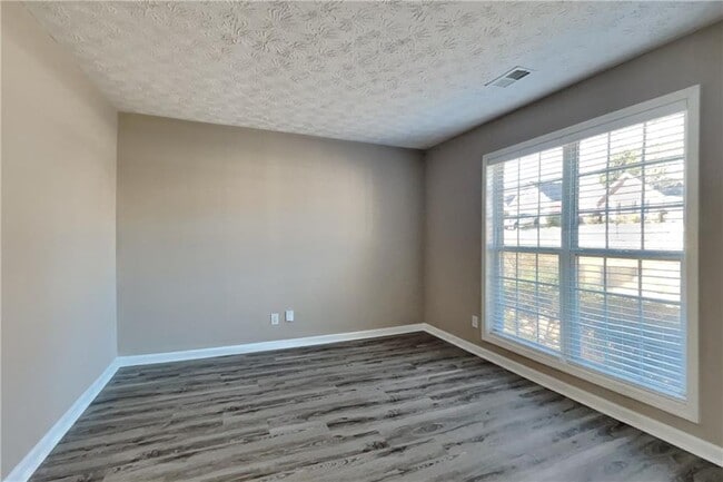 Building Photo - 41 Ludwick Ln