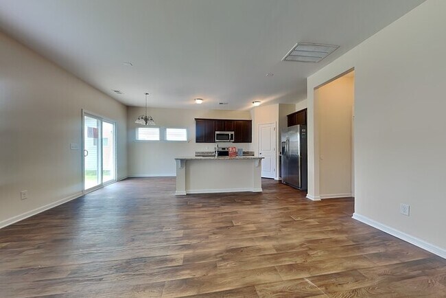 Foto del edificio - 325 Beacon Field Rd