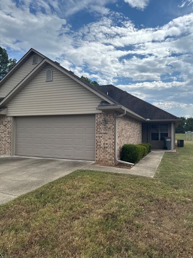Building Photo - 1307B-1307B Clinic Ln