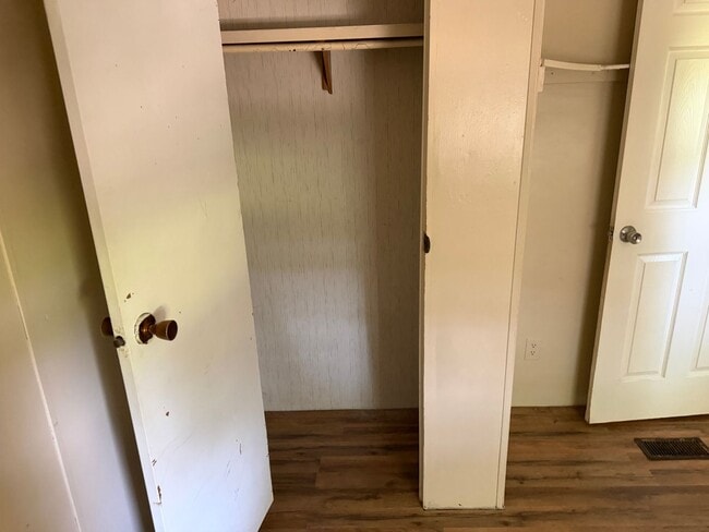 Building Photo - 3 bed 2 bath manufactures home available now