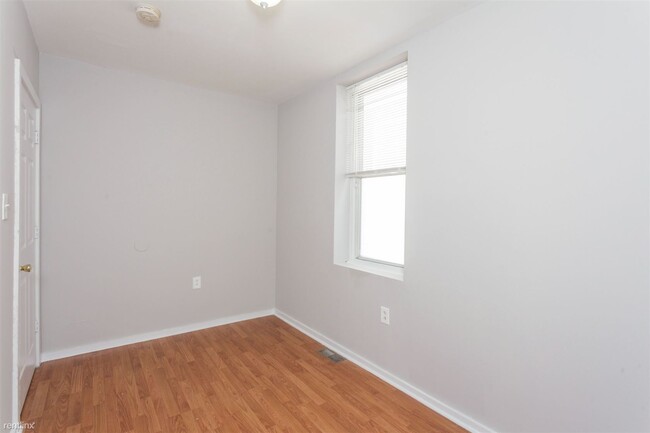 Foto del edificio - 5 br, 2 bath Duplex - 2225 N CAMAC ST Unit B