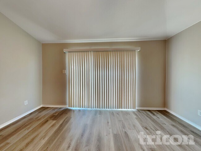 Building Photo - 1107 Longhorn Ln