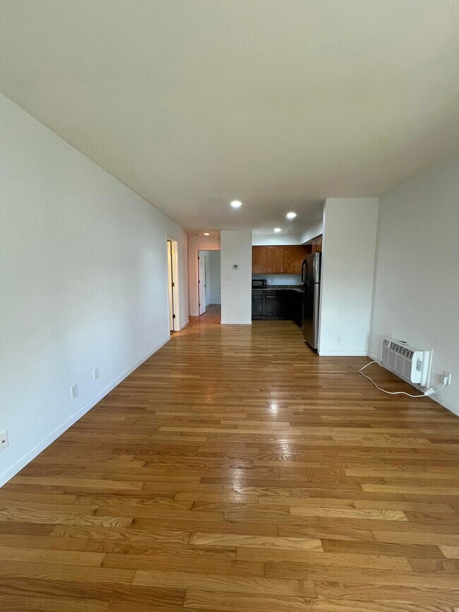 Foto del edificio - 1335 W Main St